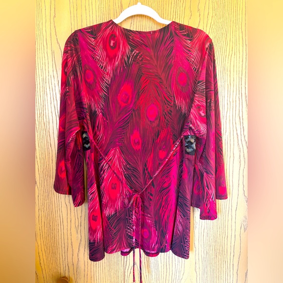 Beautifully red DRESS BARN peacock feather top - Picture 2 of 12